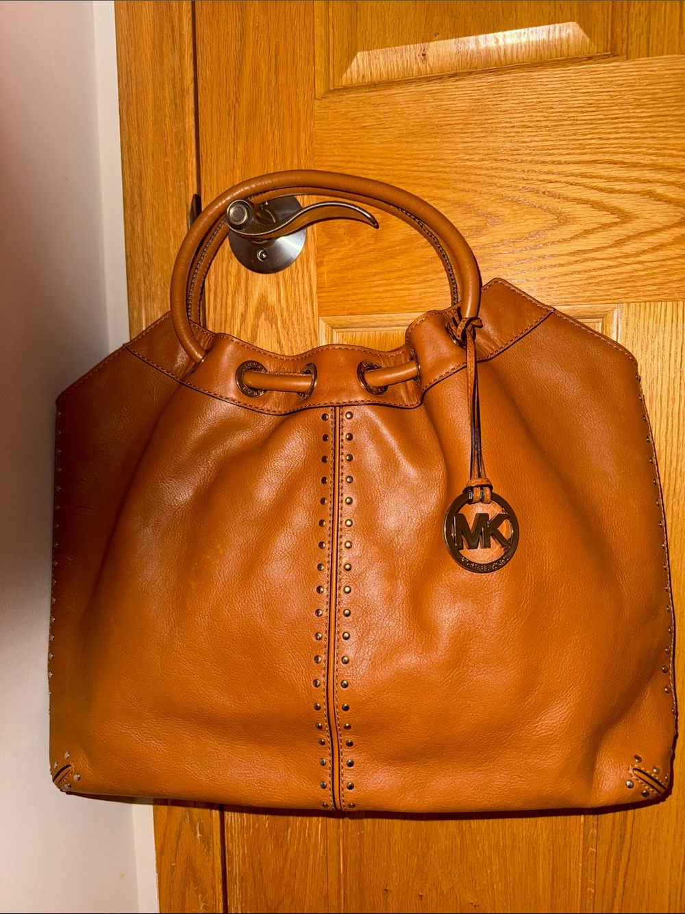 Michael Kors Astor Studded Shoulder Tan Leather Drawstring Tote Like Nee